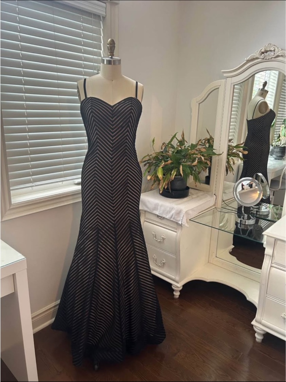 Elegant Black Striped Mermaid Evening Dress
